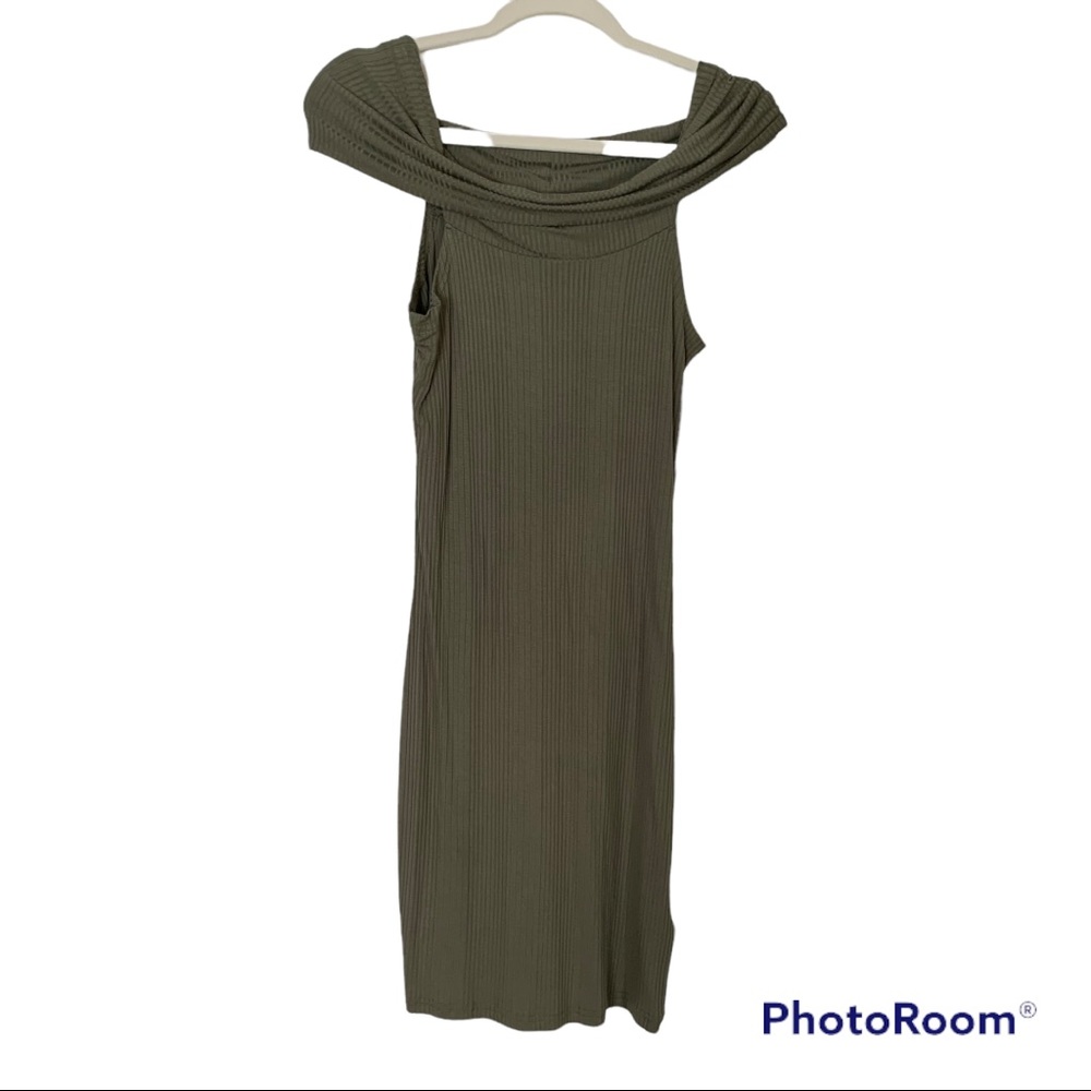NWT Off the Shoulder Midi Dress size Medium